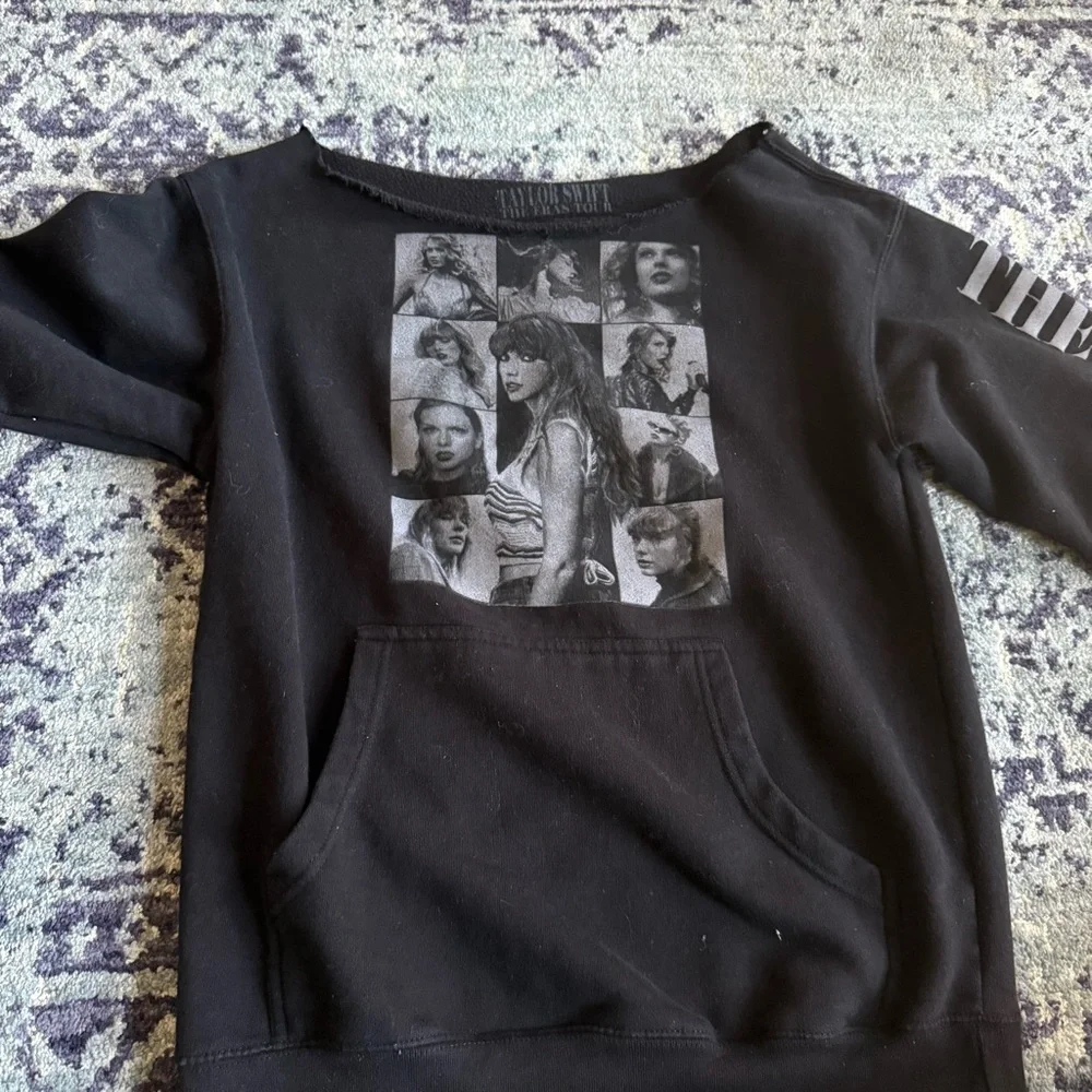 Taylor Swift The Eras Tour Self Cut Black Concert Crewneck Pullover Size Small - Picture 2 of 9
